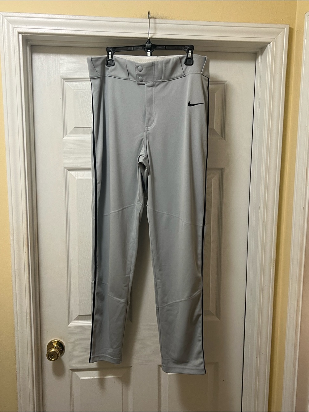 Nike Men’s Light Gray Jogger Baseball Pants with Black Piping